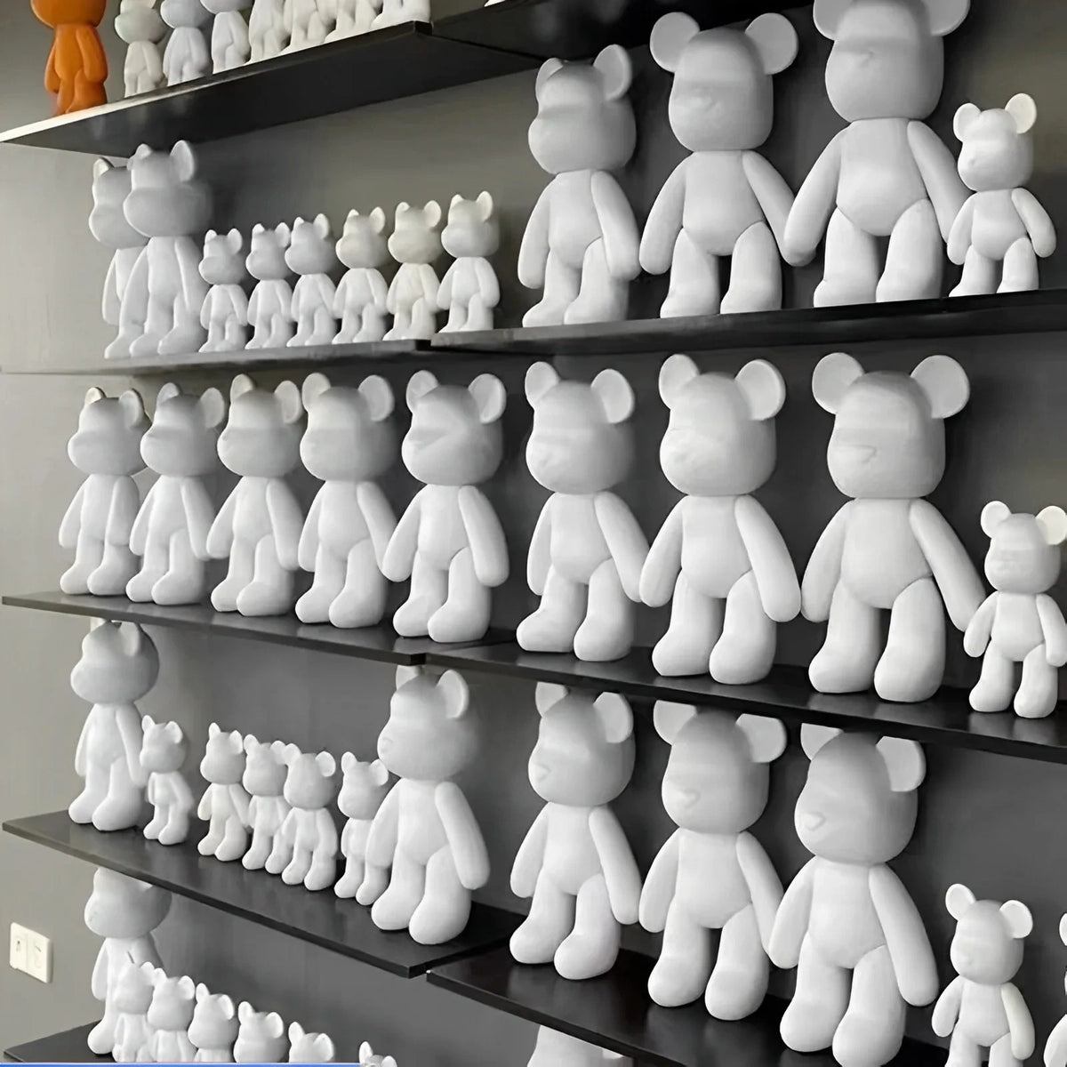 DIY Fluid Bear Brick Sculpture Kit – Violent Bear Pouring Paint Statue Set for Parent-Child Crafting & Modern Home Decor - Product Photo 2