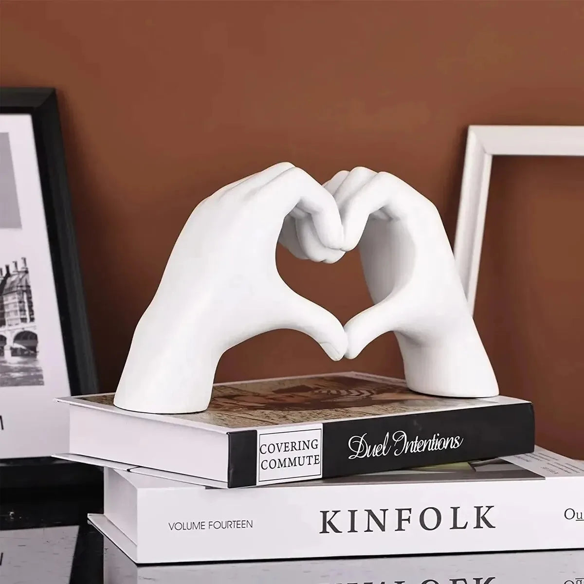 10cm Modern Abstract Heart Hand Gesture Statue – Personalized Resin Finger Love Sculpture for Desktop & Living Room Decor - C