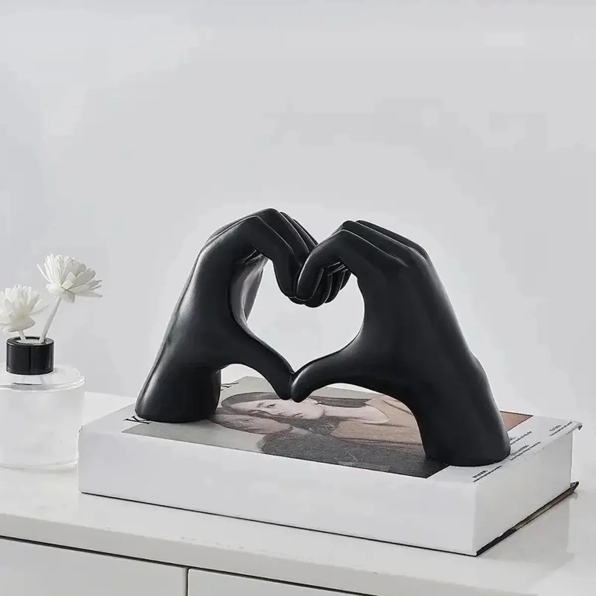 10cm Modern Abstract Heart Hand Gesture Statue – Personalized Resin Finger Love Sculpture for Desktop & Living Room Decor - Product Photo 3